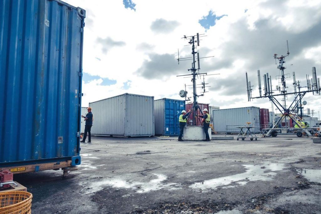 Que veut dire RFID : définition, fonctionnement et applications de la technologie