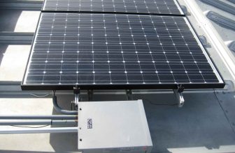 Panneaux solaires produisant de l’électricité renouvelable